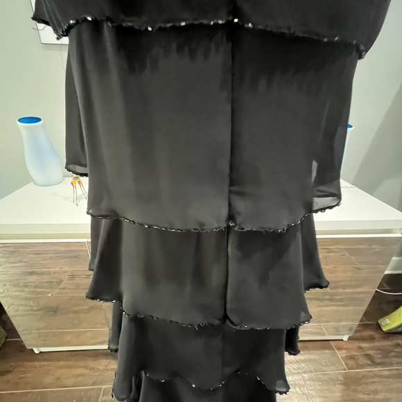 Patra Tiered little black dress - Picture 11 of 13
